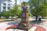 В Севастополе установили памятник Степану Неустроеву