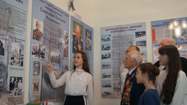 Торжественная линейка, посвященная 100-летию со дня рождения дважды Героя Советского Союза Лавриненкова Владимира Дмитриевича – участника освобождения Севастополя_10