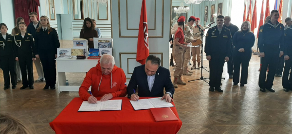 Торжественная церемония принятия в ряды юнармейцев севастопольских школьников, приуроченной ко Дню защитника Отечества