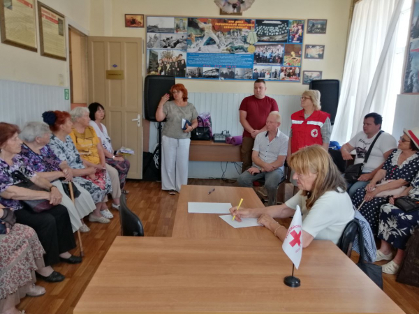 Инструкторы «Российского Красного Креста» провели мастер-класс по первой помощи для сотрудников АНО «Севастопольский Дом ветеранов»