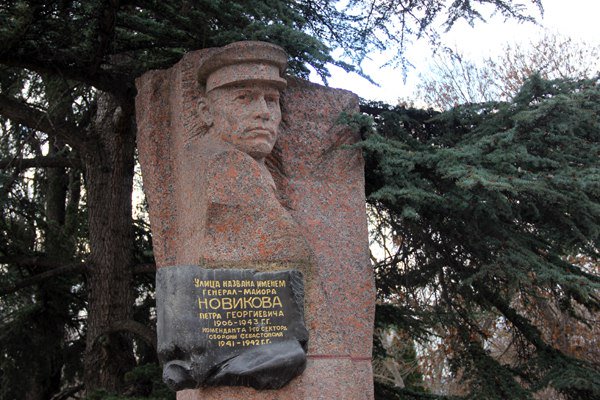 Памятник Новикову П.Г.
